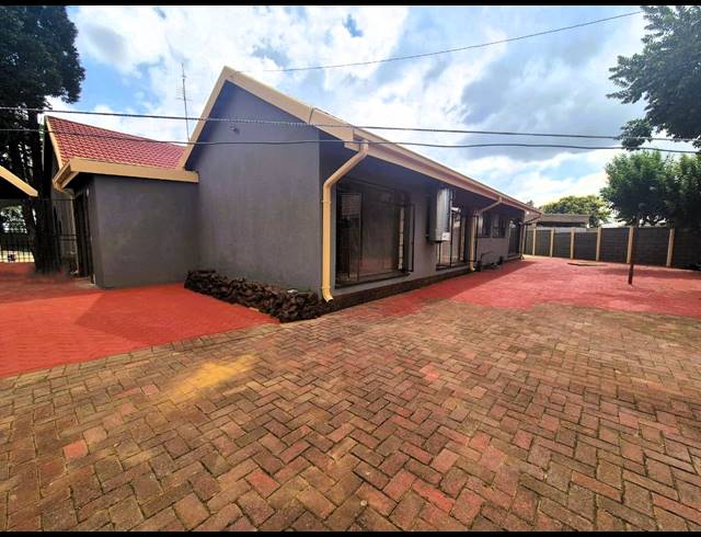 3 BEDROOM HOUSE FOR SALE IN SONLAND PARK